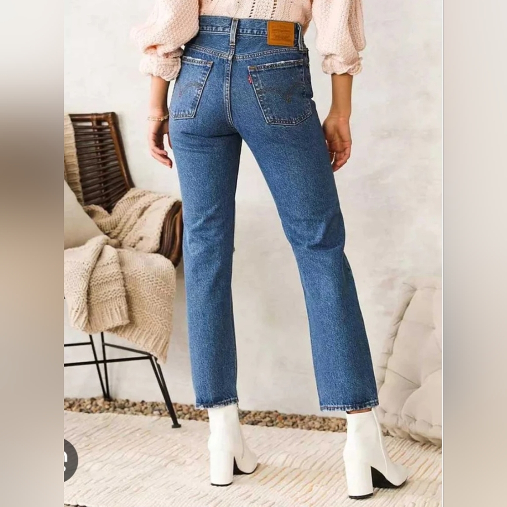 Levis Wedgie Straight Womens High Rise Distressed Blue Jeans NWT Size 27 - Picture 3 of 11
